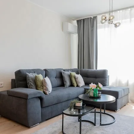 Three Hills Premium Near Center Διαμέρισμα