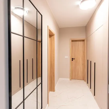 דירה Three Hills Premium Near Center