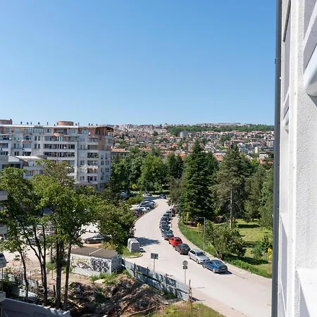 Three Hills Premium Near Center דירה *