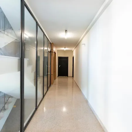 Three Hills Premium Near Center דירה *