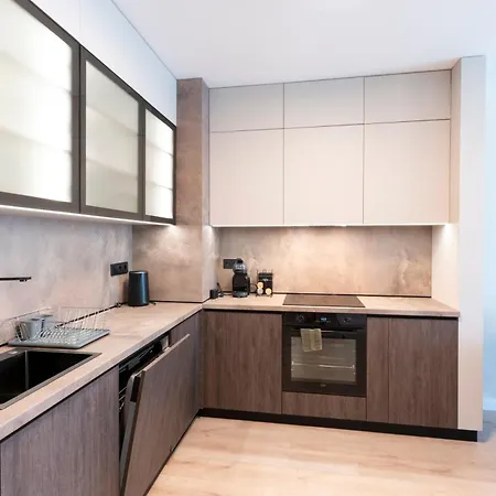 Three Hills Premium Near Center Διαμέρισμα *