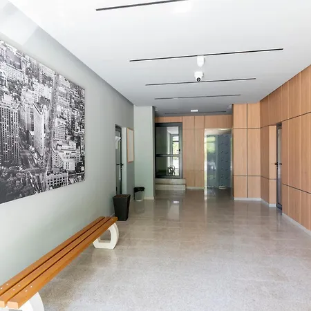 Three Hills Premium Near Center Διαμέρισμα *