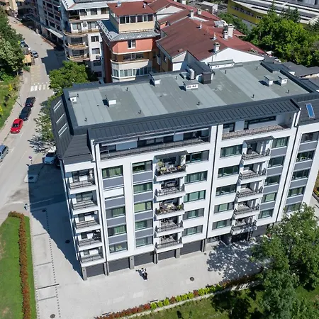 Three Hills Premium Near Center דירה