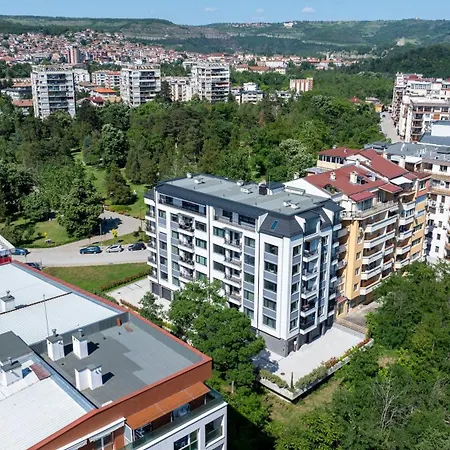 Three Hills Premium Near Center דירה